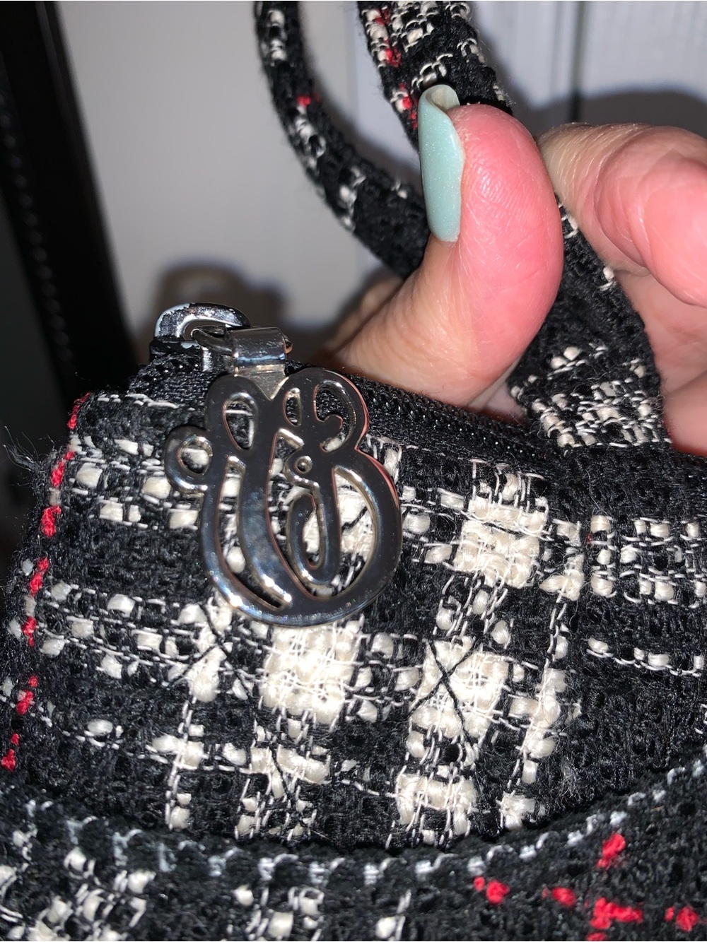 Vera Bradley shoulder handbag Beautiful plaid, black and white with red accents - Picture 4 of 16